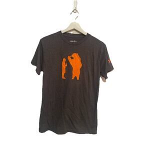 YETI Bear & Man Sharing Drink | Gray/Orange Short Sleeve Shirt | Size Adult‎ S